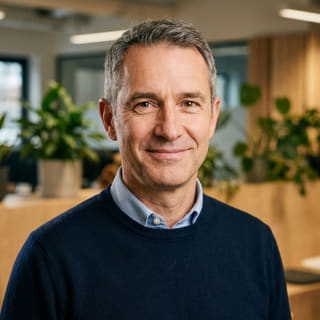 James Mitchell, Director General la Temeinic Sporanță, prezentat într-o imagine de profil