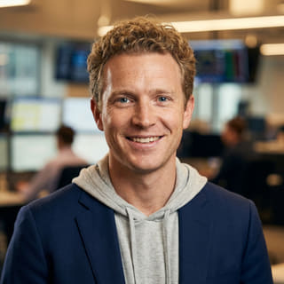 Ryan Brooks, analist principal de trading la Temeinic Sporanță, afișat într-o imagine de profil